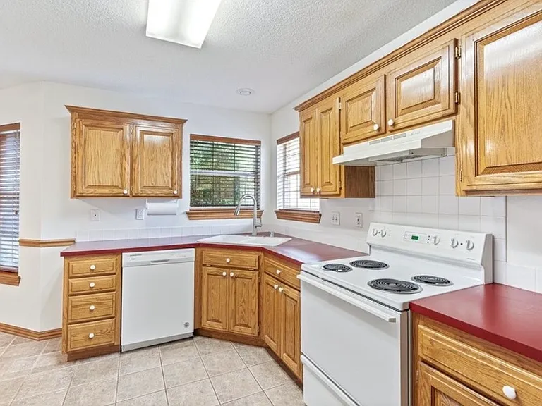 889 S Parkwood Dr — Photo 6