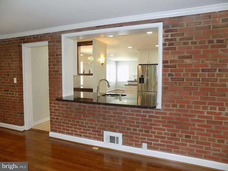 138 S Abingdon St — Photo 15