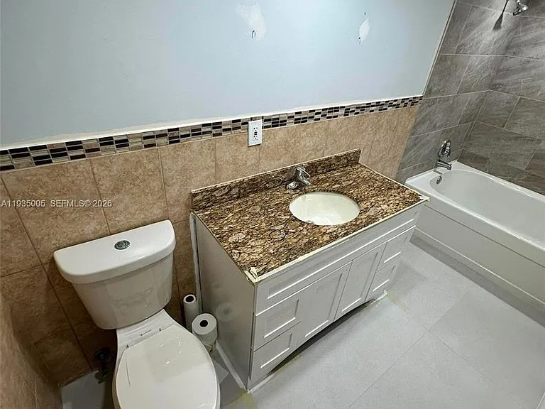 9440 SW 8th St #402 — Photo 16