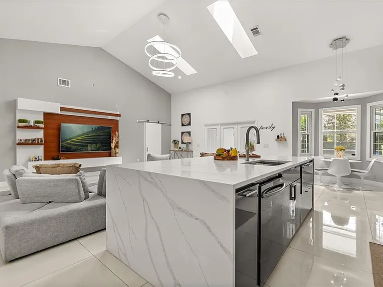 8050 Rural Retreat Ct — Photo 7