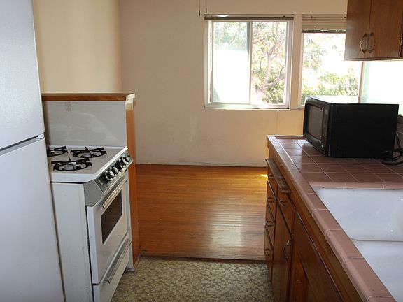 5th image of 1614 E 1st St APT 10