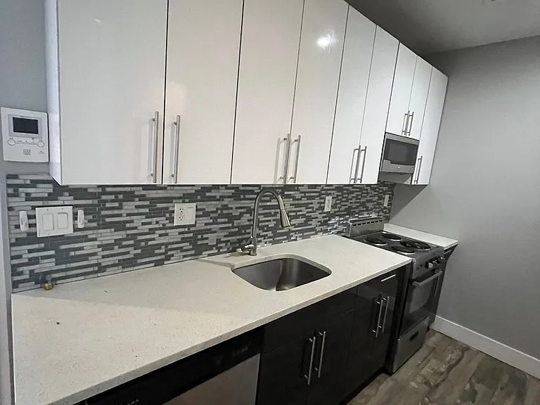315 Alexander Ave #2F — Photo 2