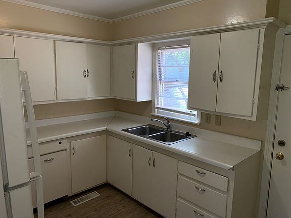 5th image of 4229A SW 2nd Ave
