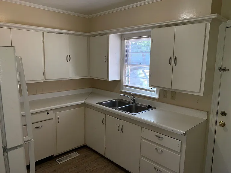 4229A SW 2nd Ave — Photo 8