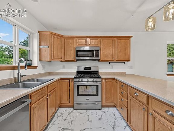 4th image of 1359 Lindenwood Grv