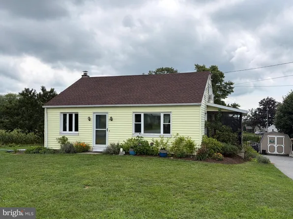 55 Larkspur Ln, Elizabethtown, PA 17022