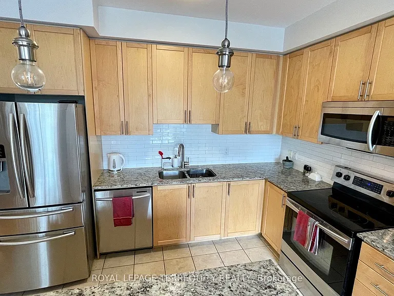 165 Hampshire Way #152 — Photo 8