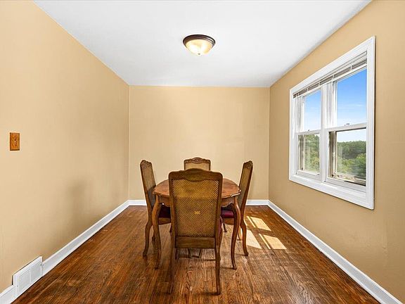 3rd image of 3109 Chambersburg Ave