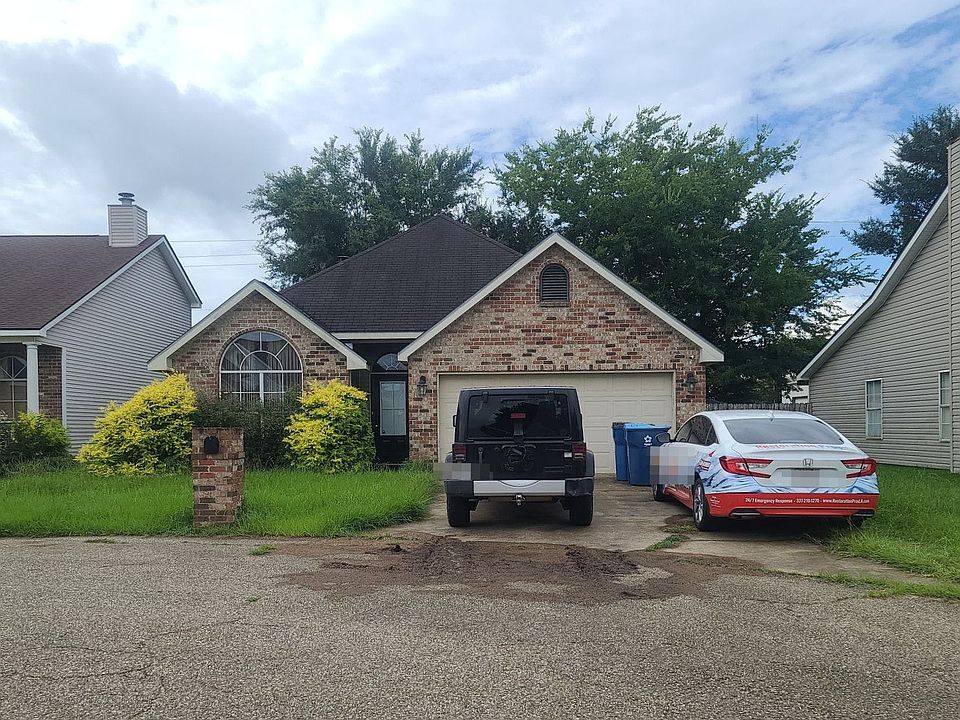1st image of 216 Elsinore Cir