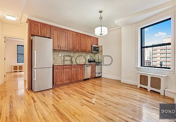 4th image of 245 W 51st St #1103