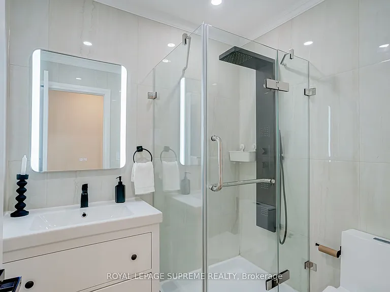 143 Voltarie Cres #UPPER — Photo 23