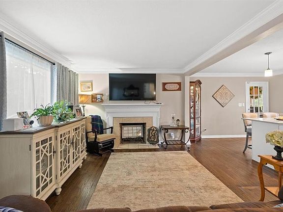 4th image of 2816 W 75th St