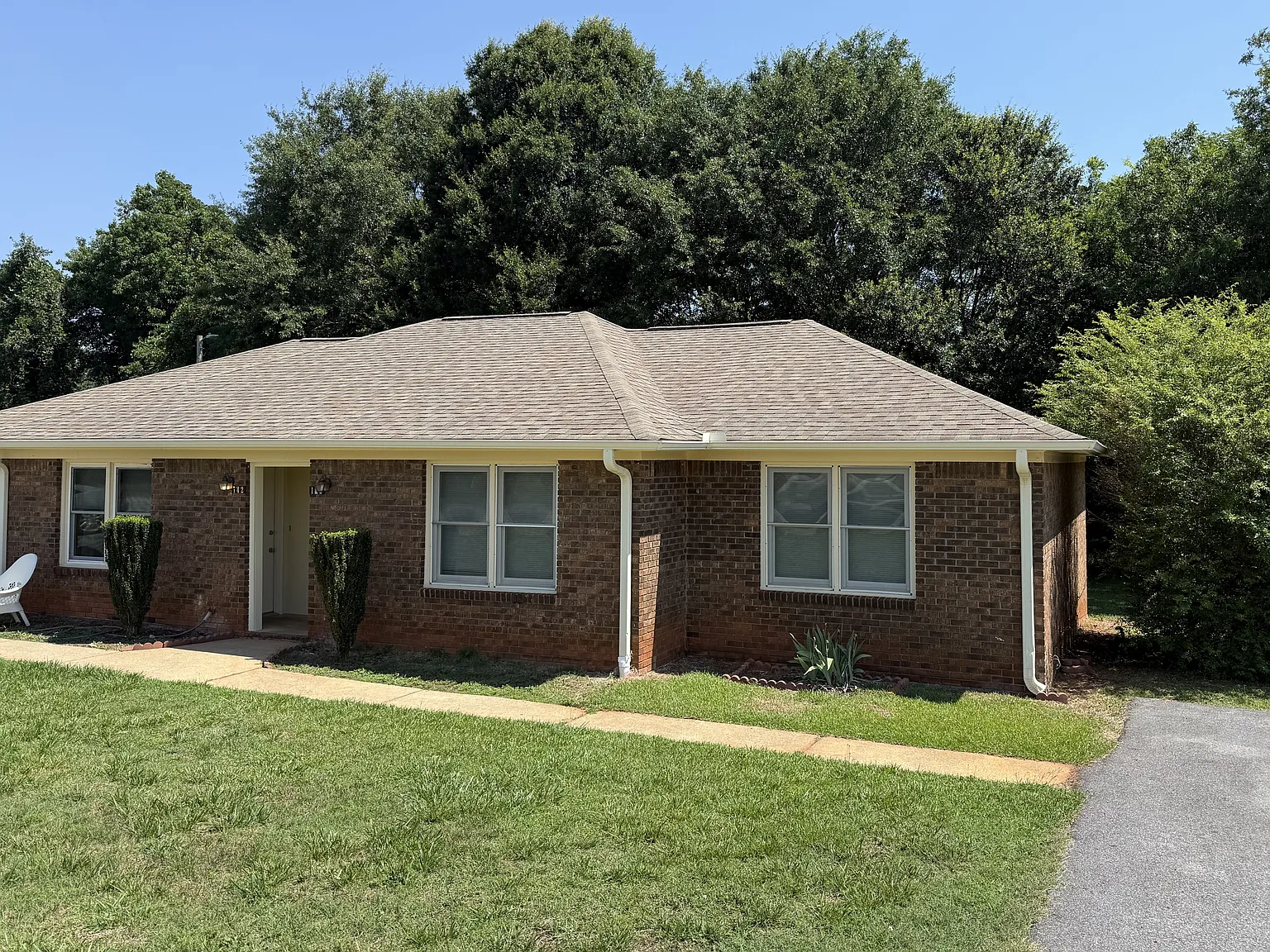 2 bed, 1.5 bath, 900 sqft, $1,100 — Photo 1
