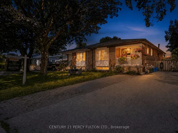 719 Balaton Ave, Pickering, ON L1W 1W3