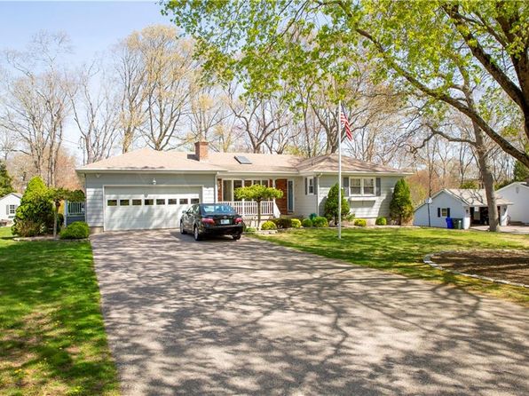 4 Branberry Dr, Westerly, RI 02891
