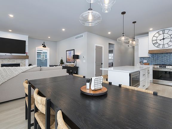 2nd image of 114 Elkenburg St #19