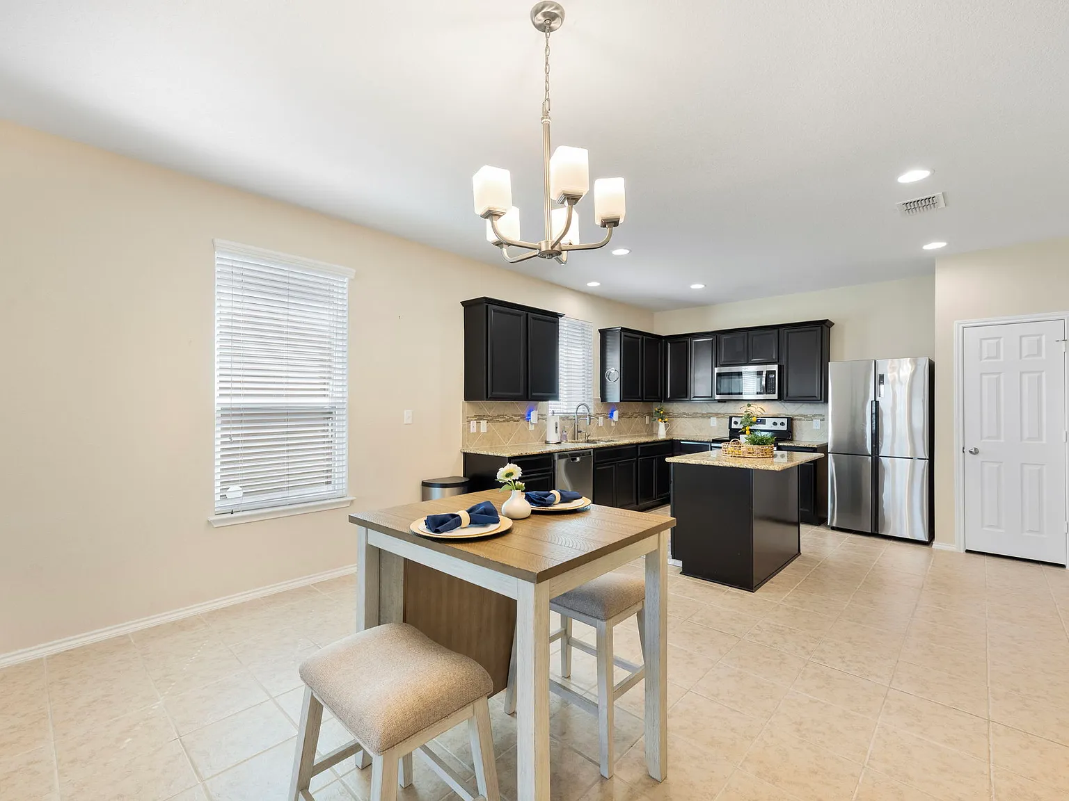 3 bed, 1908 sqft, $2,100 — Photo 1