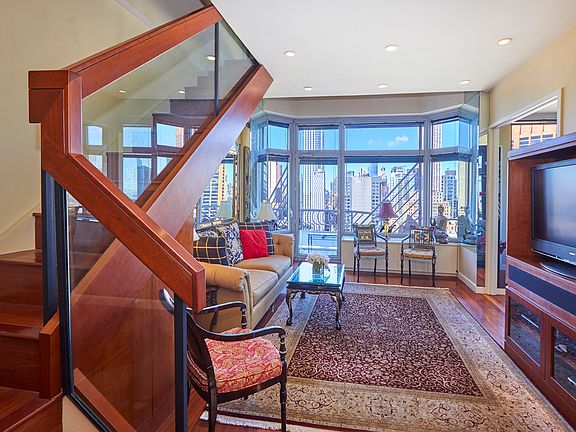 4th image of 200 E 32nd St APT 35D