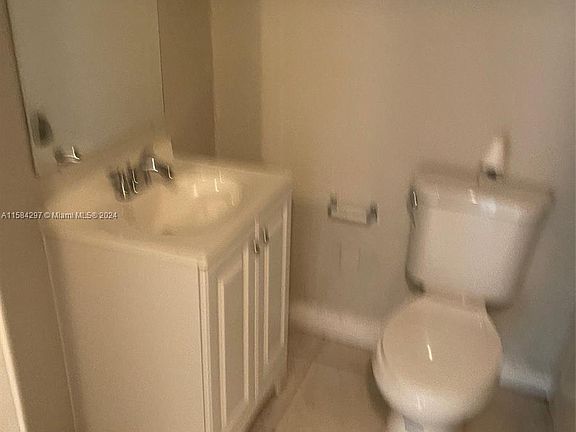 4th image of 305 NE 13th Ave