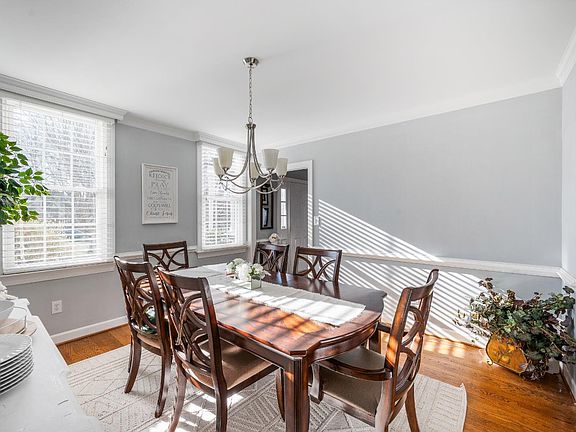 5th image of 222 London Downs Dr