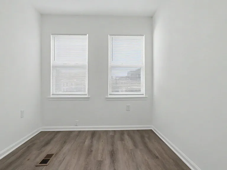 1028 Kenyon St NW — Photo 15