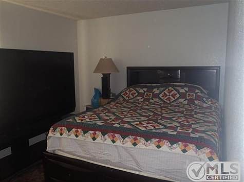 4th image of 16264 Jasmine St