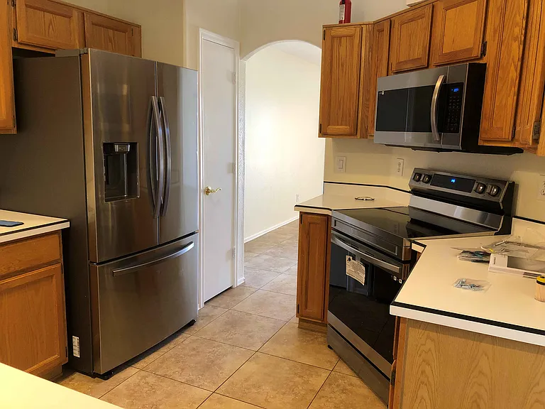 3513 E Kelton Ln — Photo 1
