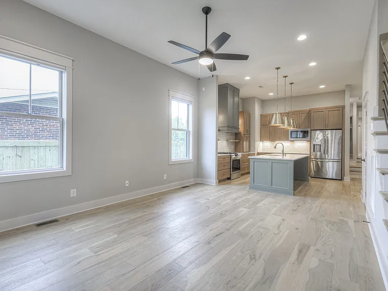 821 Acklen Ave — Photo 2