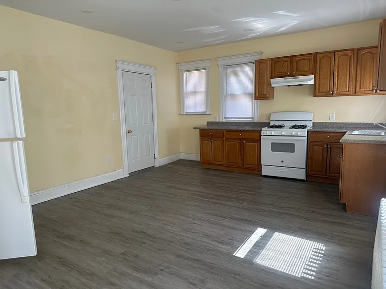 148 Adams St #2 — Photo 7