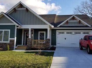 92 Black Iron Ln, Hendersonville, NC 28792
