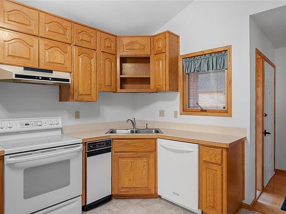 4th image of 716 58th St #17