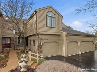 890 Shoreline Rd, Lake Barrington, IL 60010