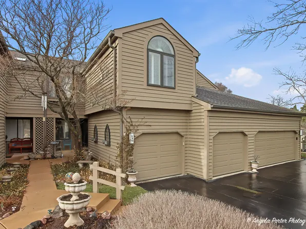 890 Shoreline Rd, Lake Barrington, IL 60010