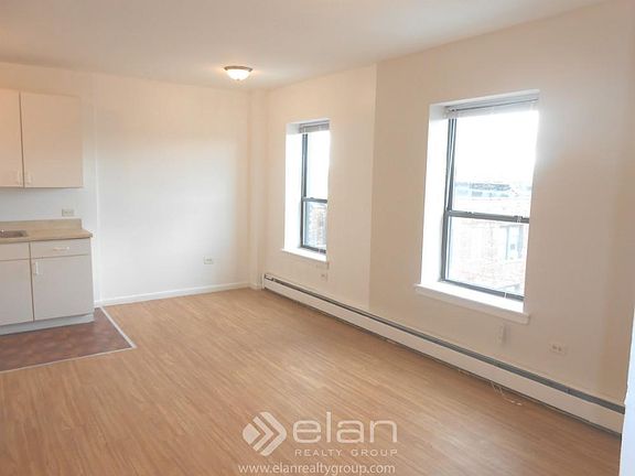 3rd image of 1528 W Morse Ave APT 605