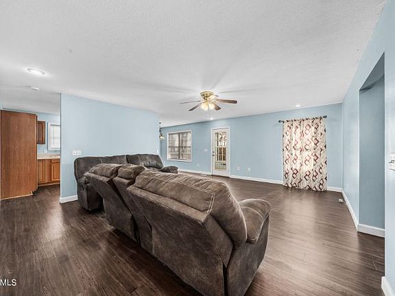 3rd image of 548 Oak Hill Dr