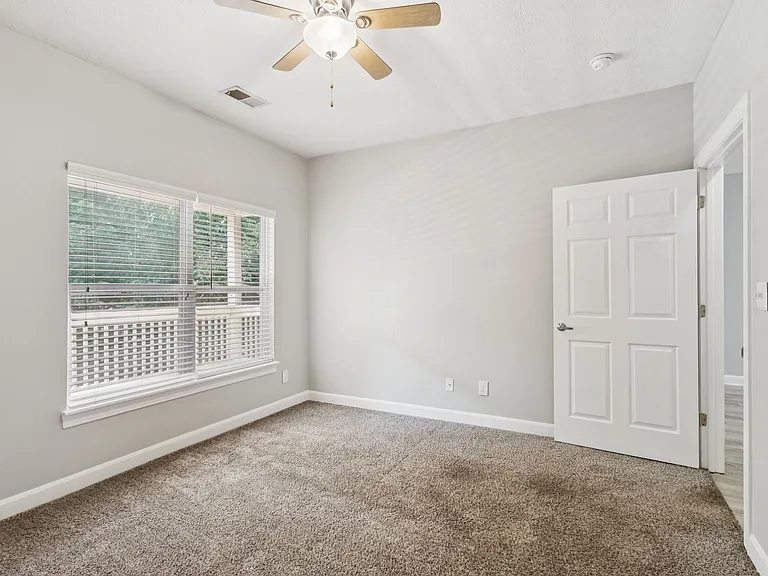 Aspenwood Apartments — Photo 13