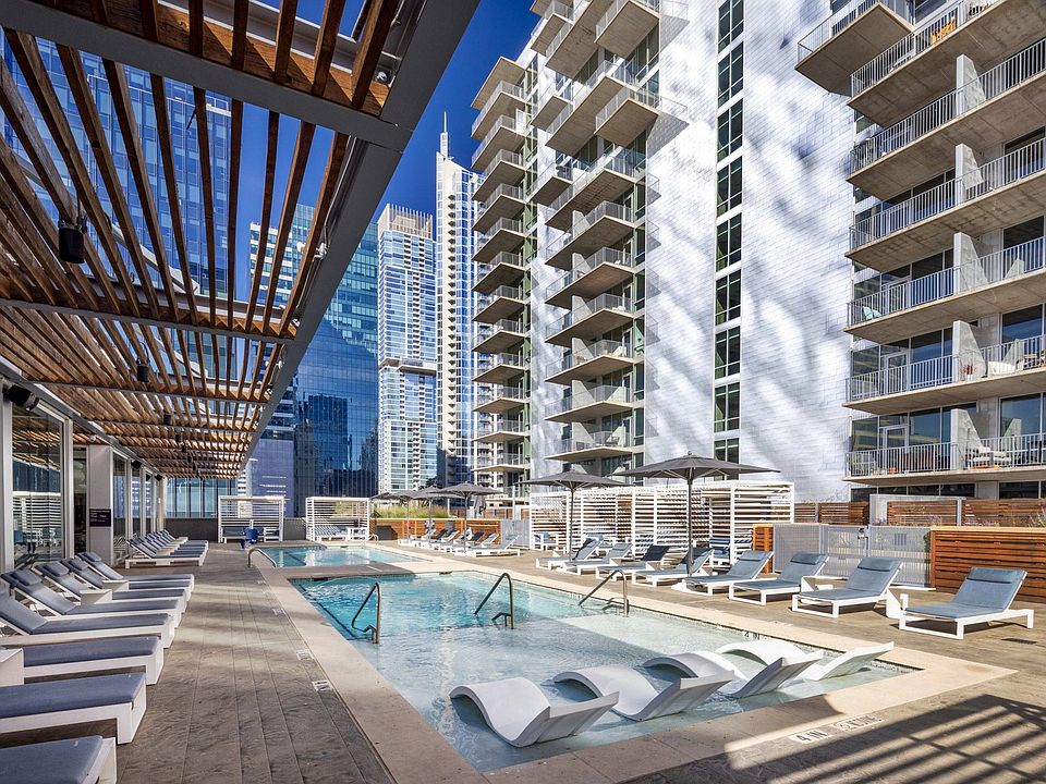 On2nd_amenity_pool rooftop (1)