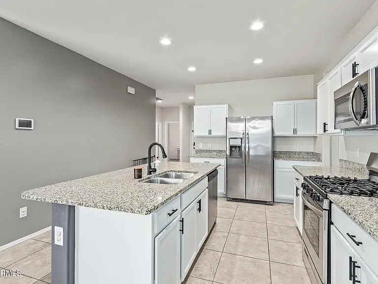 30987 W Columbus Ave — Photo 5