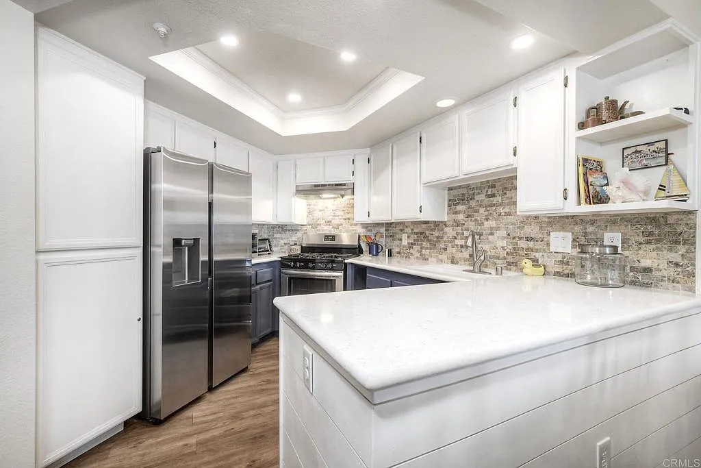 1 bed, 1.0 bath, 831 sqft, $4,000 — Photo 1