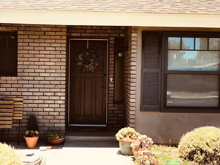 Hoover Ave — Photo 2