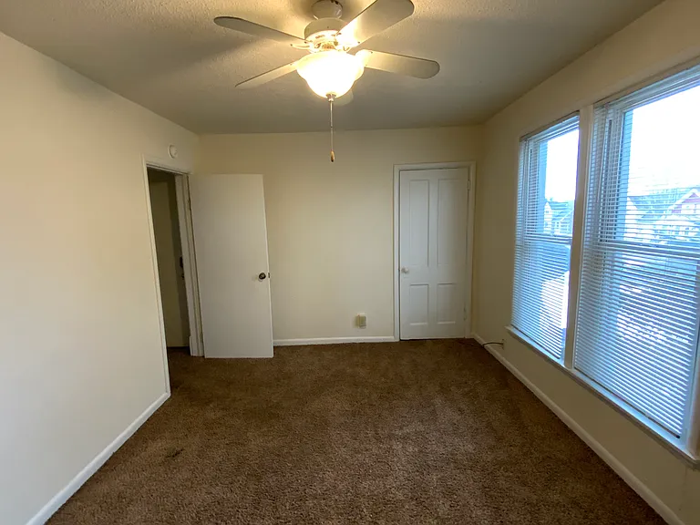 3 bed, 1.0 bath, 580 sqft, $1,150 — Photo 31
