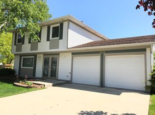 1669 Cape Breton Ct, Hoffman Estates, IL 60192