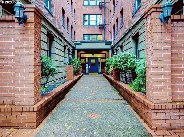 2109 NW Irving St Unit 101, Portland, OR 97210