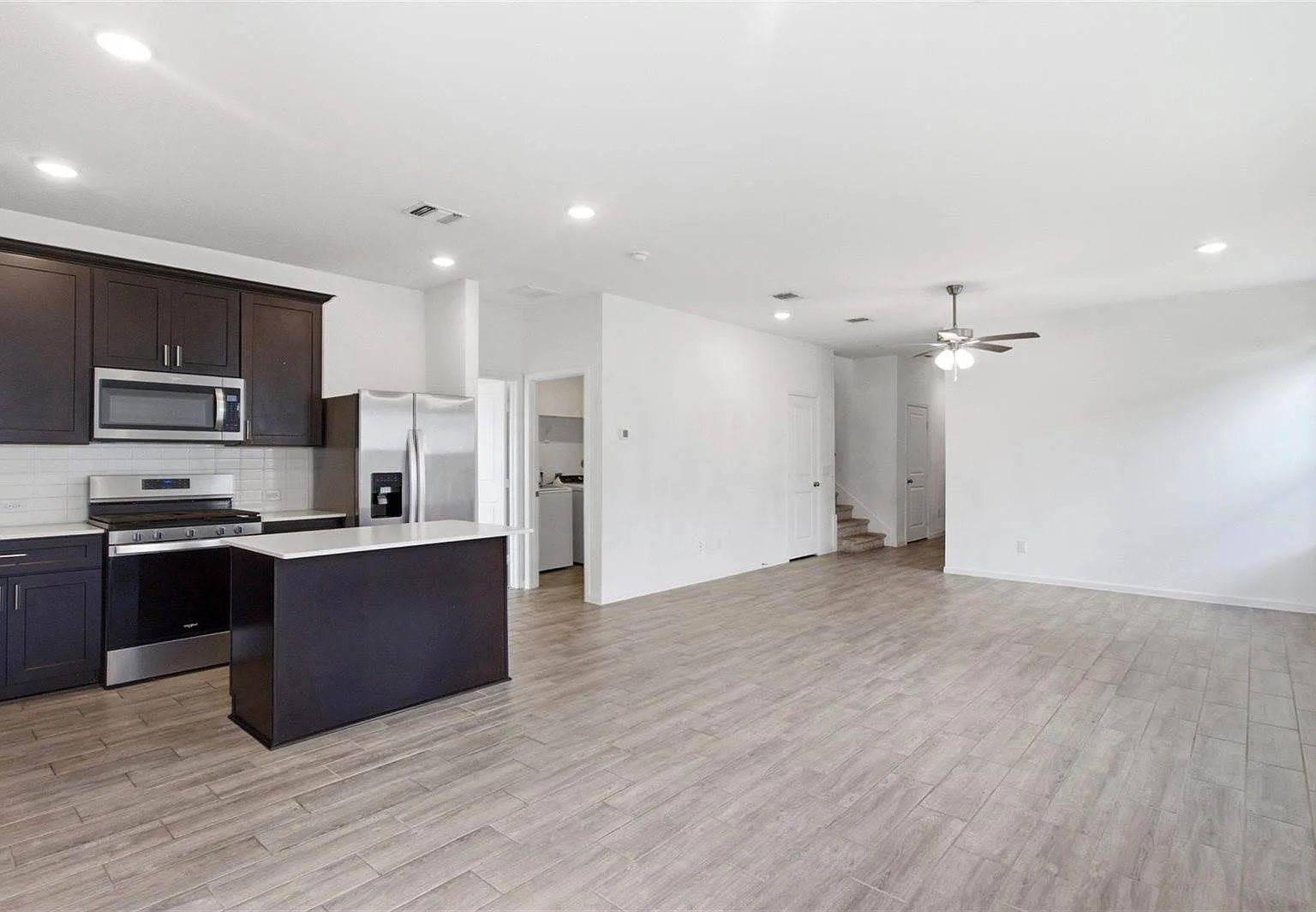 5 bed, 2571 sqft, $2,600 — Photo 3