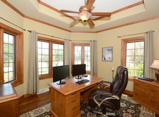 320 Hollyhock Ln, Hartland, WI 53029