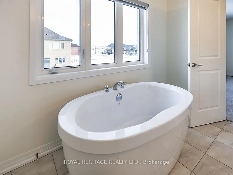 289 Flavelle Way — Photo 33