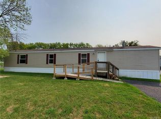 2321 Oak Ln, Newfane, NY 14108