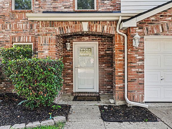 4th image of 4030 Holly Leaf Ct