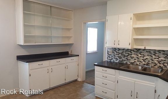5th image of 128 W Avenue E