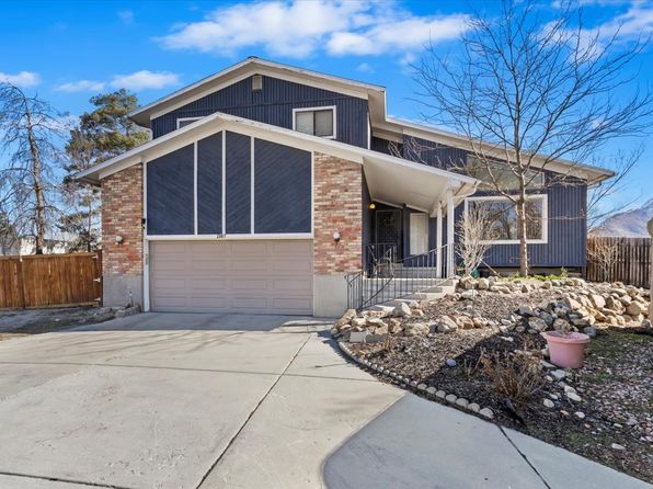 2067 E Gyrfalcon Ln, Sandy, UT 84092
